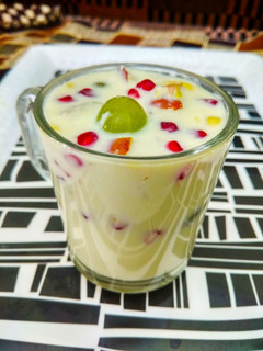 फ्रूट कस्टर्ड (fruit custard recipe in Hindi) रेसिपी मुख्य फोटो