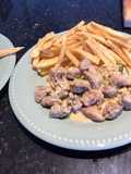 Mollejas a la crema de verdeo y puerro con papas fritas