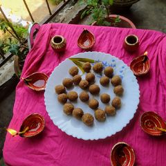 Coconut laddu (Nadu) A picture of Coconut laddu (Nadu).