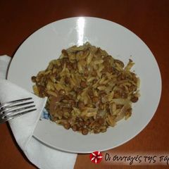 A picture of Moutzentra (lentils with rice).