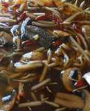 Germinado con hongos y chiles secos