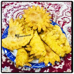 A picture of Drooling Khoya puris & halwa puris homemade.