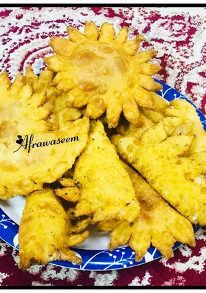 A picture of Drooling Khoya puris & halwa puris homemade.