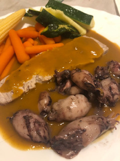 Una foto de 308. Bonito con chipirones y verduritas (principal pescado)