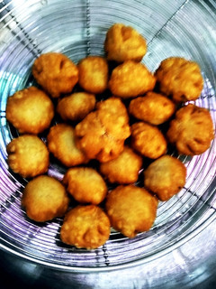ड्राई मिनी कचोड़ी(dry mini kachori recipe in hindi) रेसिपी मुख्य फोटो