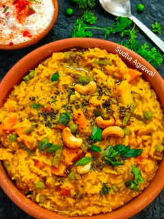 बीसी बेले भात (Bisi Bele Bhaat recipe in hindi) रेसिपी मुख्य फोटो