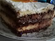 Una foto di millefoglie con crema pasticcera