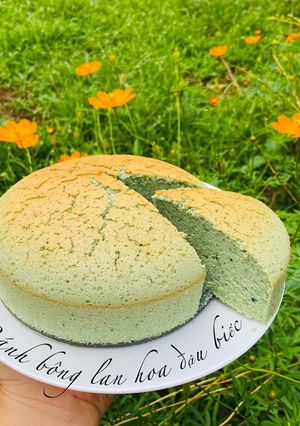 Hình của món Bánh bông lan hoa đậu biếc.