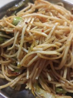 हक्का नूडल्स (Hakka noodles recipe in hindi) रेसिपी मुख्य फोटो