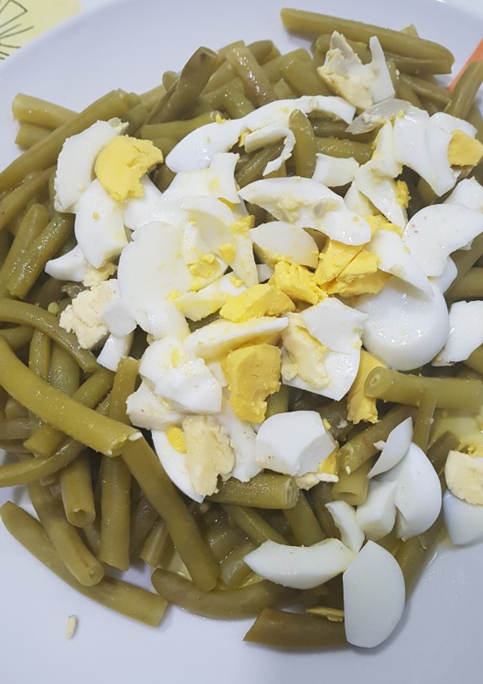 Una foto de Habichuelas con huevo