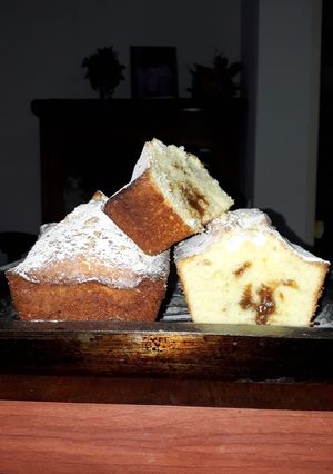Una foto de Budín de limón relleno húmedo, esponjoso y crocante
