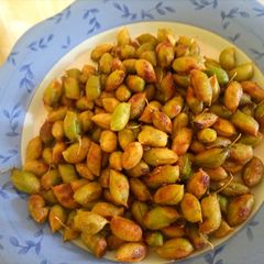 A picture of Holay / green chickpeas.