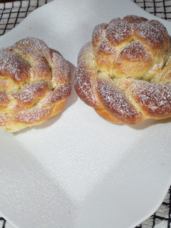A picture of Challah Bread.