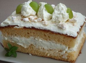 Foto principal de Pastel de vainilla con relleno de albaricoque (damascos) y crema de mascarpone