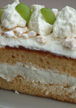 Foto principal de Pastel de vainilla con relleno de albaricoque (damascos) y crema de mascarpone