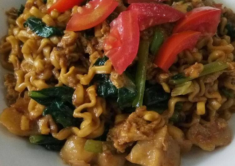 Bagaimana Membuat Mie Goreng Dara Ny. Intan Dwi, Enak