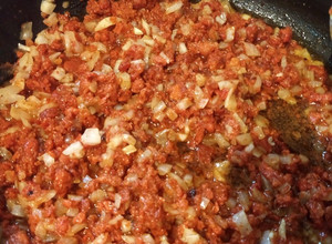 Una foto de Desayuno Méxicano: huevo con chorizo a la mexicana