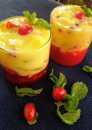 A picture of Fruit custard with jelly dessert.