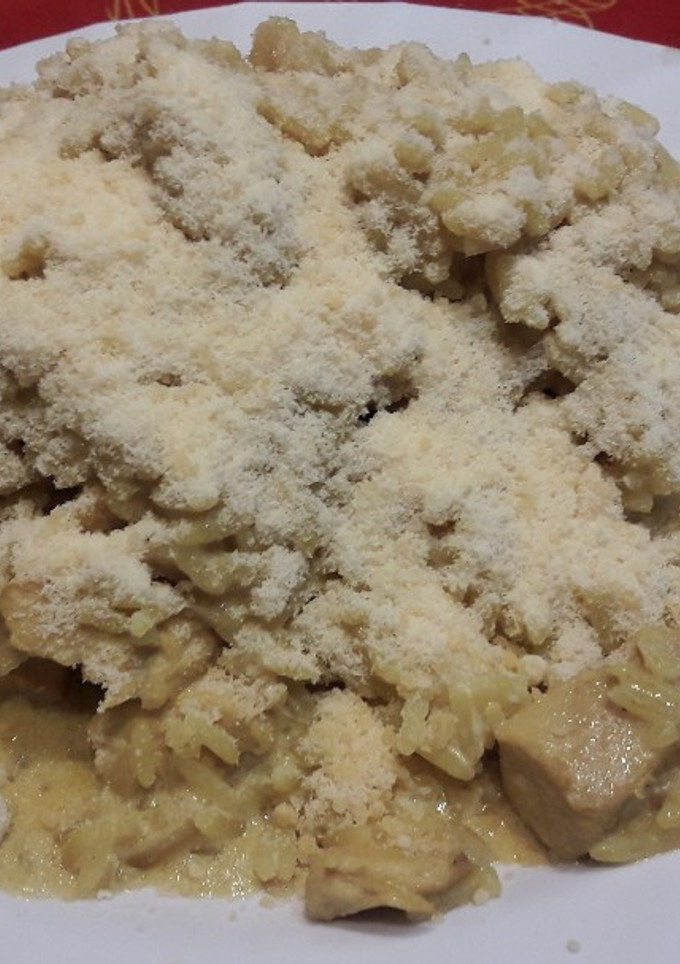 Una foto de Arroz con pollo al curry