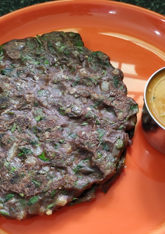 ராகி முருங்கைக் கீரை ரொட்டி (Raagi murunkaikeerai rotti recipe in tamil) செய்முறை முக்கிய புகைப்படம்