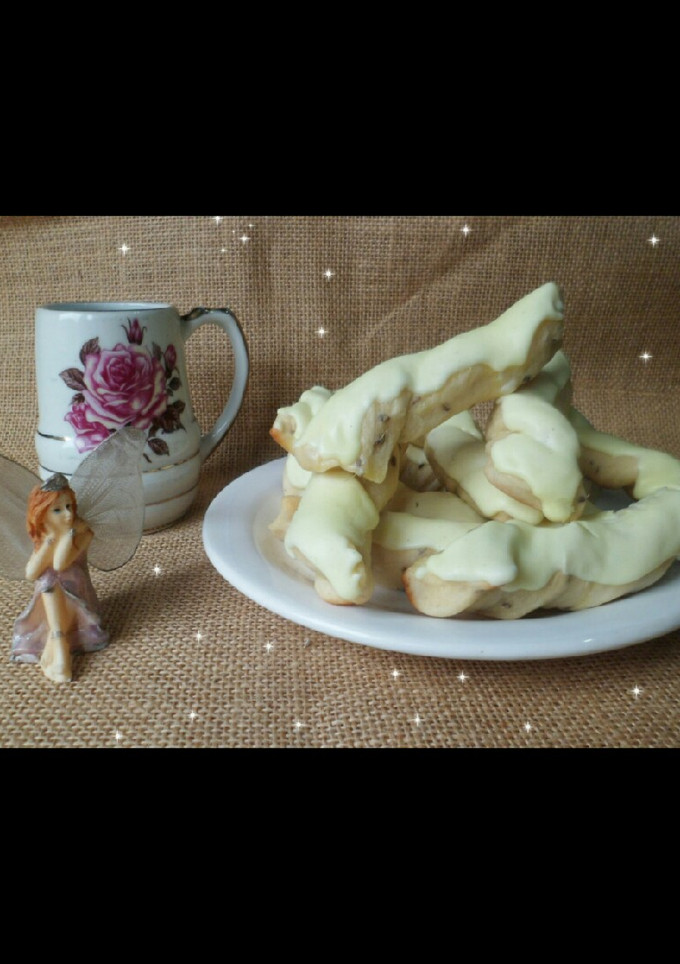 Una foto de Palitos de anís con glasé de limón💛