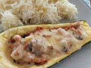 Una foto de pollo con chipotle y champiñones