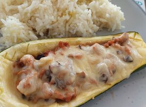 Una foto de Zapallito Italiano relleno con Pollo al chipotle y champiñón