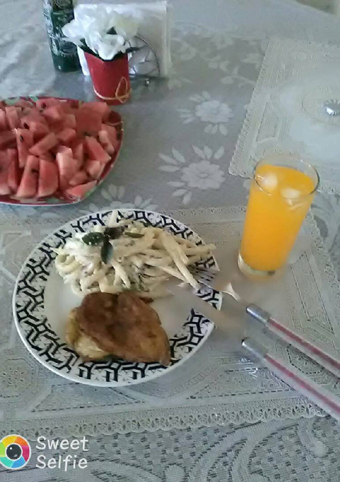 Una foto de Macarrones con queso crema y pollo