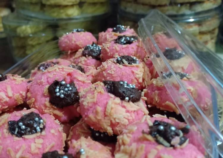 Resep Tumbprint Pink Cookies Anti Gagal