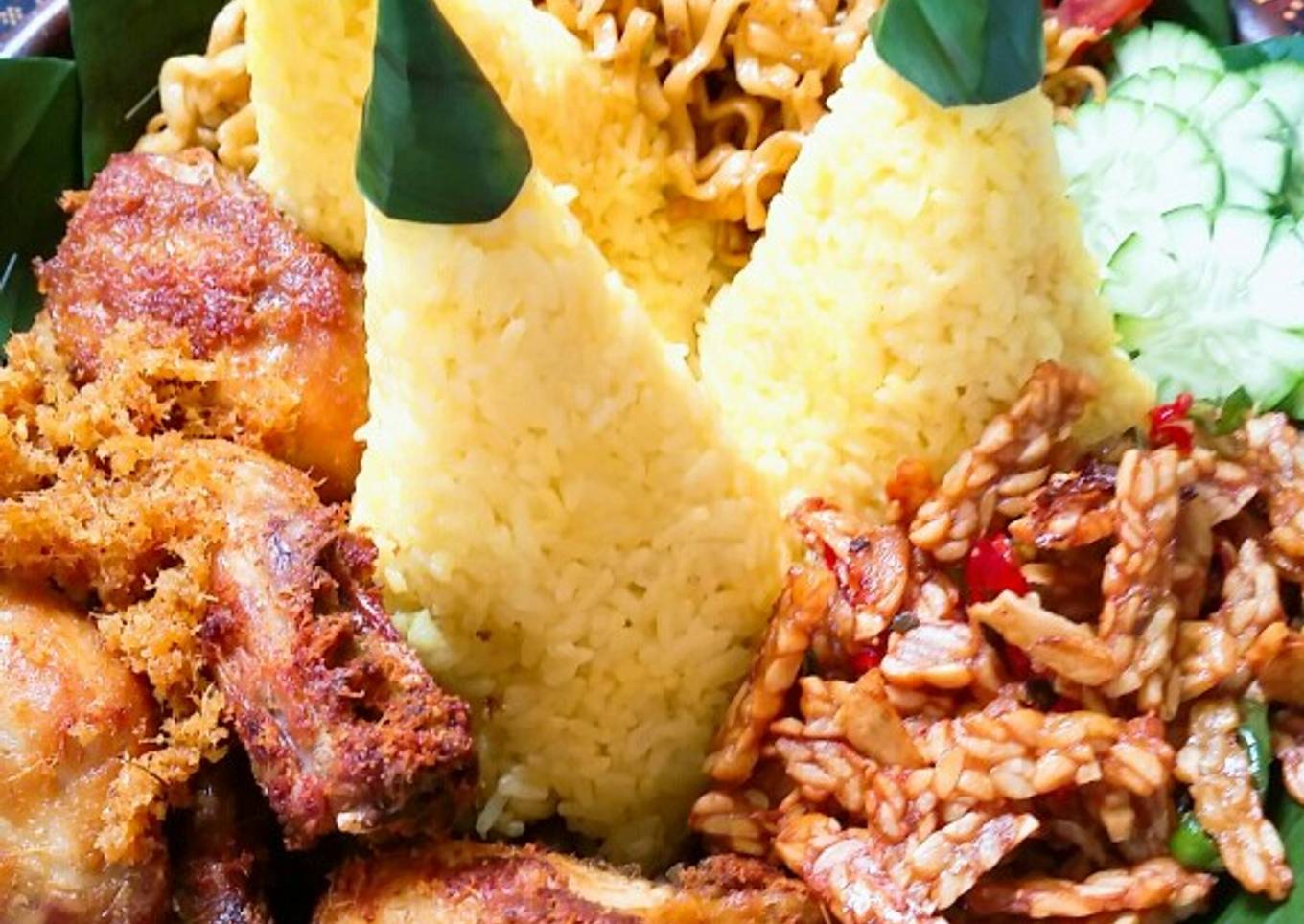 Nasi Tumpeng - Ayam Goreng Lengkuas