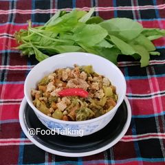 A picture of Palanga Ghadghada Tarkari (Spinach and Veggies Curry).
