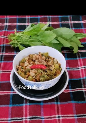 A picture of Palanga Ghadghada Tarkari (Spinach and Veggies Curry).