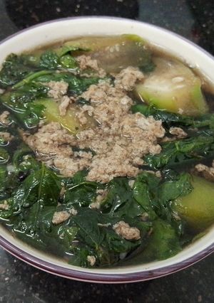 Hình của món Canh cua đồng nâú mướp rau ngót.