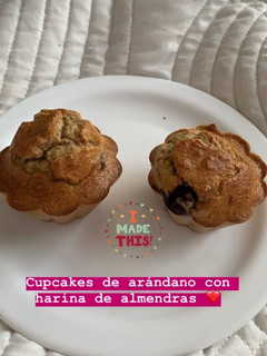 Una foto de Queques de arándano keto