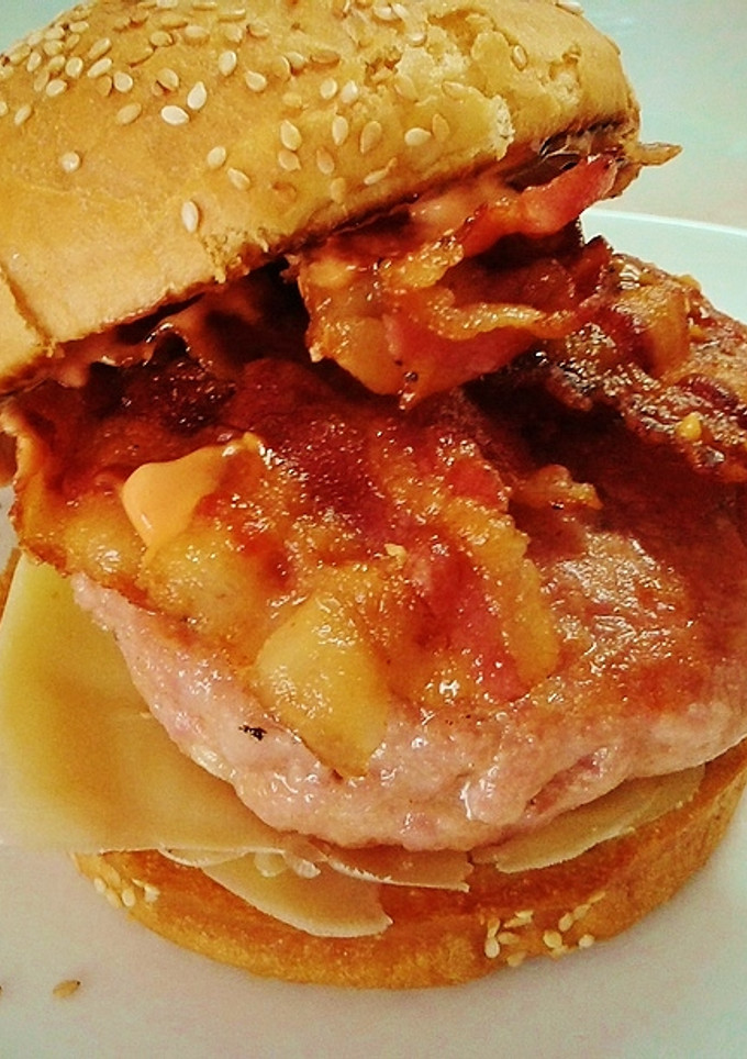 Una foto de Hamburguesa de pollo con panceta