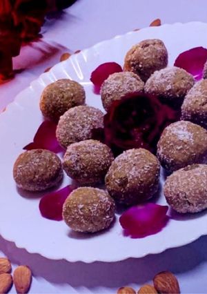 गुड़ आटा का लडू(Gud aata ke laddu recipe in Hindi) रेसिपी मुख्य फोटो