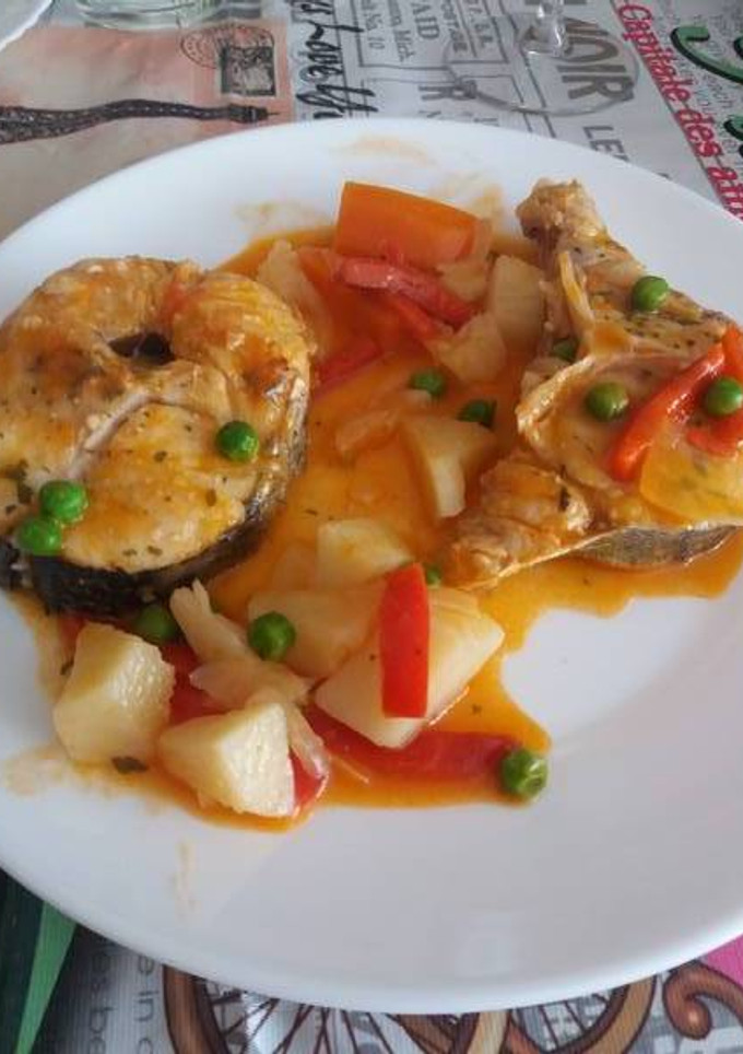 Una foto de Guiso de merluza con patatas y verduras