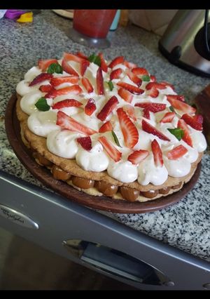 Una foto de Sableė de almendras y frutillas 🍓