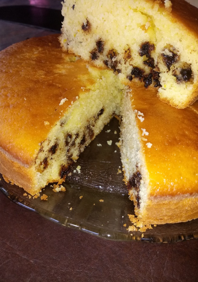Una foto de Budín de naranjas con chips de choco😋😋😋