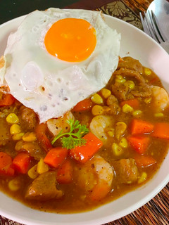 รูปของ แกงกะหรี่สันในหมูกุ้งไข่ดาว (สูตรไม่ใช้ซุปก้อนสำเร็จรูป) Pork Tenderloin Curry with Shrimp