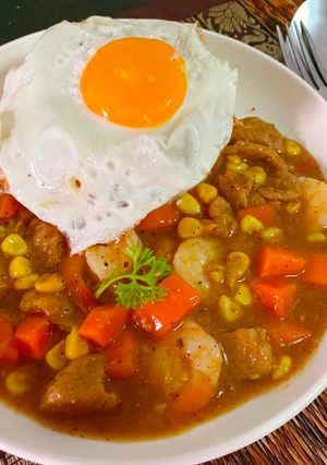 รูปของ แกงกะหรี่สันในหมูกุ้งไข่ดาว (สูตรไม่ใช้ซุปก้อนสำเร็จรูป) Pork Tenderloin Curry with Shrimp
