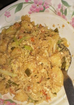 A picture of Potato casserole with eggs.