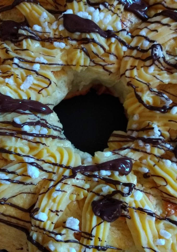 Una foto de Rosca de Pascua con masa brioche