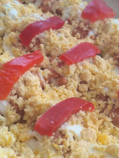 Una foto de Huevos rellenos clásicos