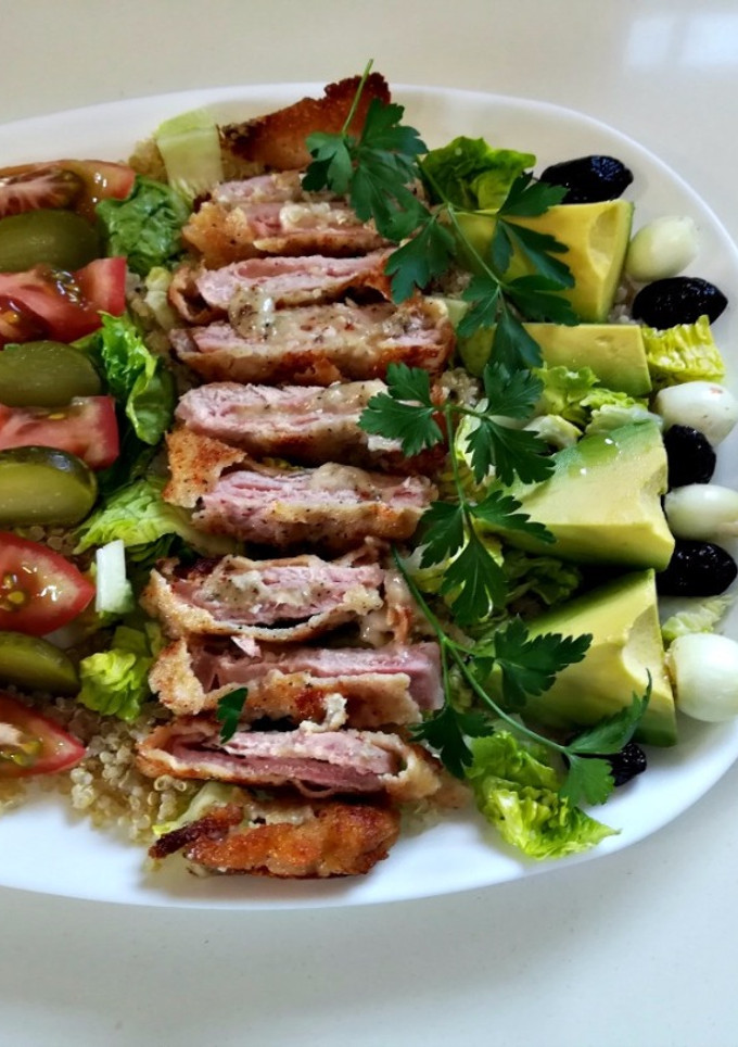 Una foto de Ensalada de quinoa y libritos