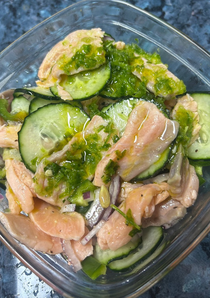 Una foto de Aguachile verde de salmón estilo Gipsy Chef
