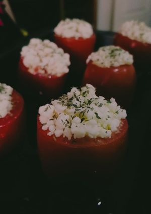 Una foto de Pomodori ripieni (Jitomates rellenos) 🍅🧀