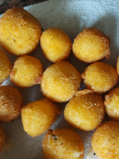 Una foto de Croquetas de pimienta y canela
