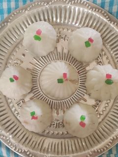 उकडिचे मोदक (ukadiche modak recipe in marathi) रेसिपी चे मुख्य फोटो 
