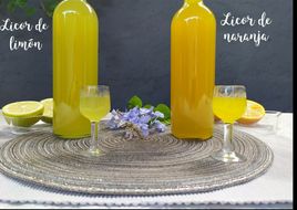 Licor de limón y licor de naranja